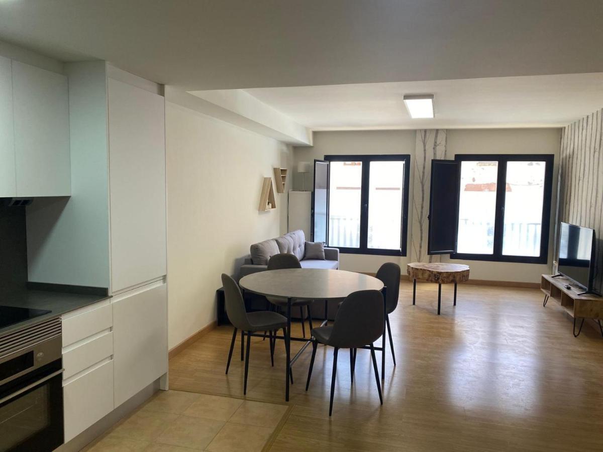 אסקראי Apartamentos Palacio Azcarate Calle Calvario מראה חיצוני תמונה